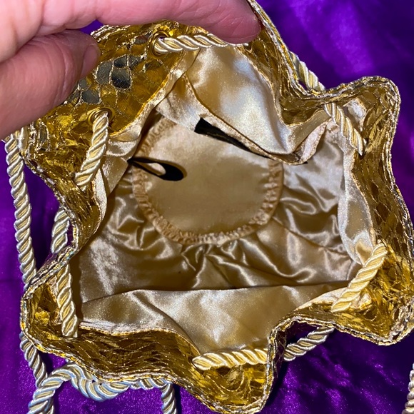 Jean Boyce crossbody bag . Outer shell man made 100% polyester. 9 inches across - Picture 5 of 6